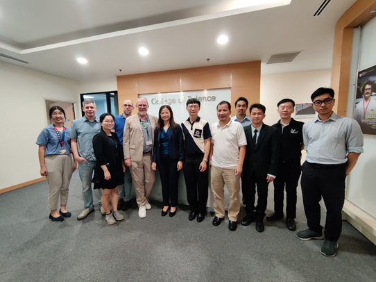 Read more about the article ผู้อำนวยการศูนย์ความเป็นเลิศด้านฟิสิกส์ เข้าเยี่ยมชมการดำเนินงานและหารือด้านการวิจัยและการพัฒนากำลังคน ณ มหาวิทยาลัยเทคโนโลยีนันยาง (Nanyang Technological University – NTU) และศูนย์เทคโนโลยีควอนตัม มหาวิทยาลัยแห่งชาติสิงคโปร์ (Centre for Quantum Technologies, National University of Singapore – NUS) สาธารณรัฐสิงคโปร์
