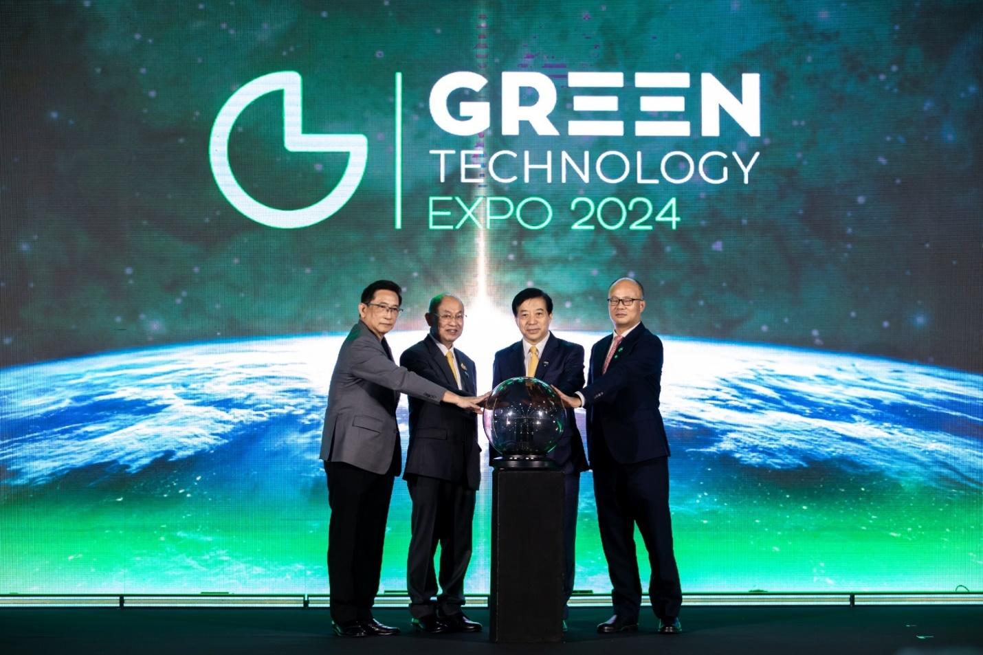 Read more about the article ศูนย์ความเป็นเลิศด้านฟิสิกส์ เข้าร่วมงานนิทรรศการ Green Technology Expo 2024