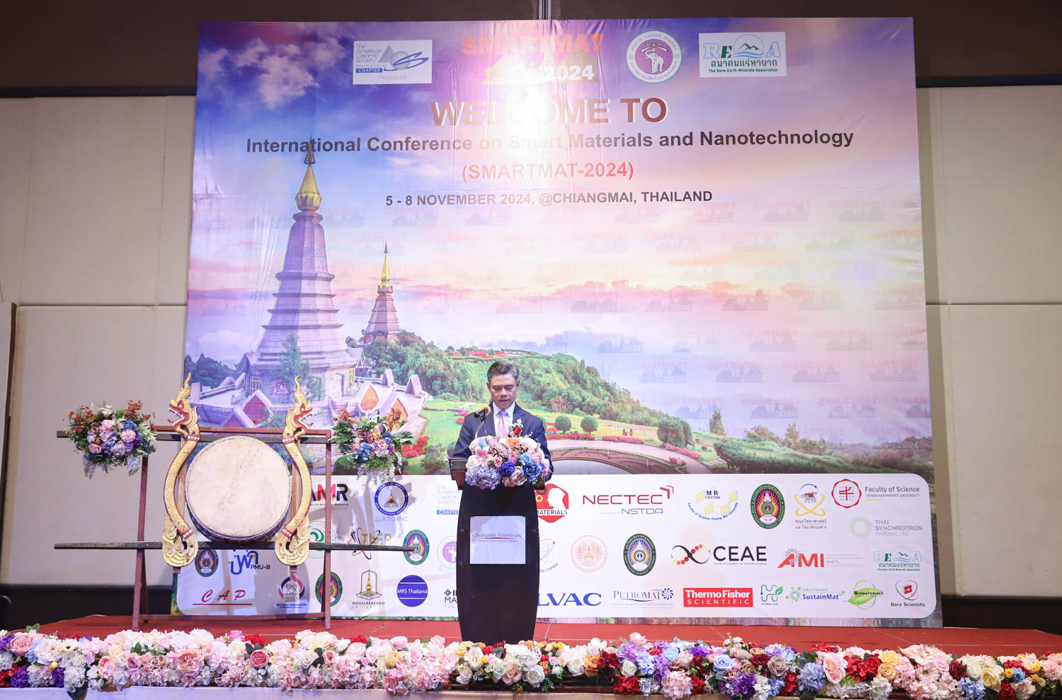 Read more about the article ศูนย์ความเป็นเลิศด้านฟิสิกส์ เข้าร่วมพิธีเปิดการประชุมวิชาการระดับนานาชาติ SMARTMAT 2024 : The 6th International Conference on Smart Materials and Nanotechnology