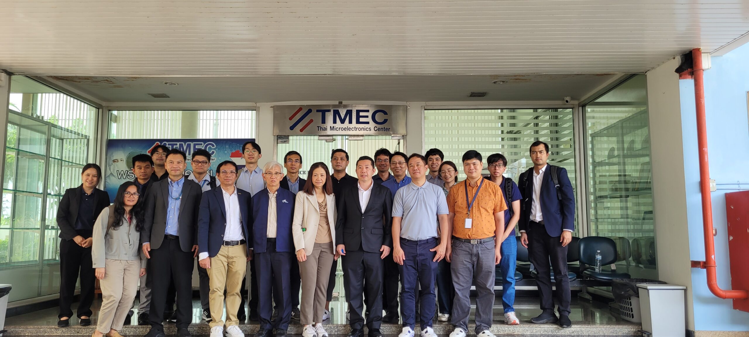 Read more about the article ศูนย์ความเป็นเลิศด้านฟิสิกส์เข้าเยี่ยมชมหน่วยงานร่วมดำเนินงานและหารือแนวทางความร่วมมือในการพัฒนางานวิจัยฉนวนโทโพโลยี วัสดุแม่เหล็ก และเซมิคอนดักเตอร์