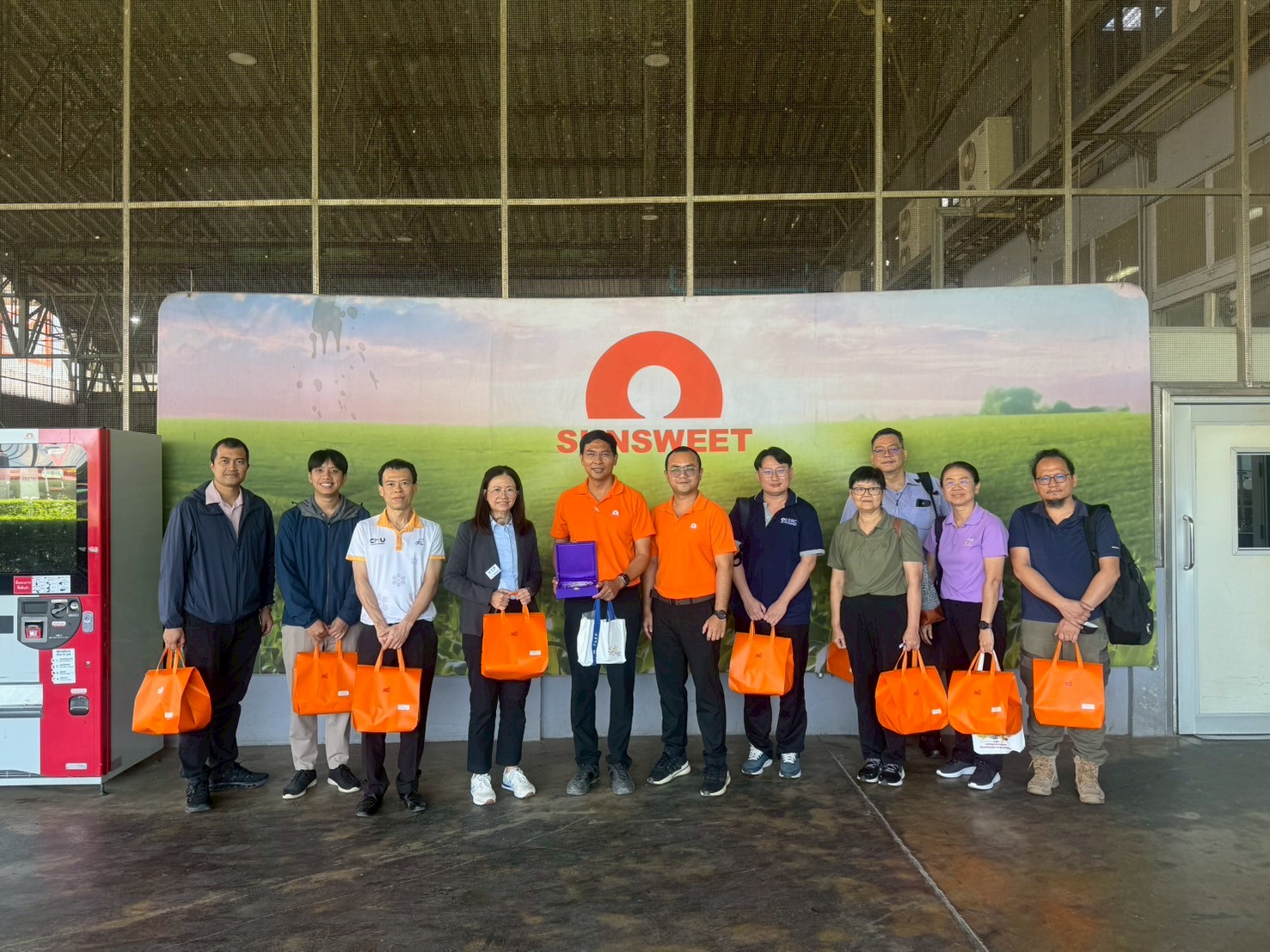 Read more about the article ศูนย์ความเป็นเลิศด้านฟิสิกส์ เยี่ยมชมและหารือความร่วมมือกับ บริษัท ซันสวีท จำกัด (มหาชน)