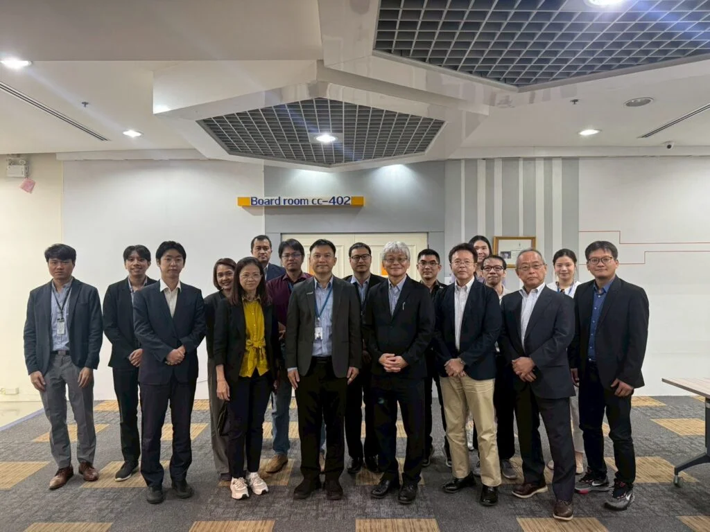 Read more about the article ศูนย์ความเป็นเลิศด้านฟิสิกส์ นำคณะอาคันตุกะจาก SIT เข้าเยี่ยมชมและหารือกับศูนย์นาโนเทคโนโลยีแห่งชาติ (NANOTEC) และศูนย์เทคโนโลยีอิเล็กทรอนิกส์และคอมพิวเตอร์แห่งชาติ (NECTEC)