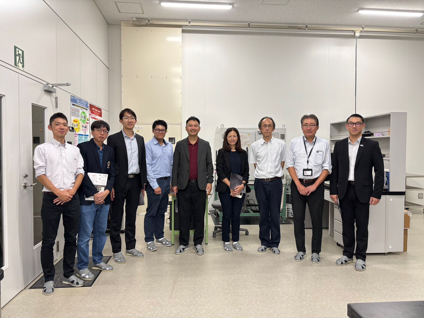 Read more about the article ศูนย์ความเป็นเลิศด้านฟิสิกส์ ร่วมกับโครงการการพัฒนาต้นแบบเซลล์แสงอาทิตย์ชนิดเพอรอฟสไกต์ฯ ที่ได้รับการสนับสนุนจาก สกสว. และ บพค. หารือด้านการวิจัยร่วมกับ Kyoto University