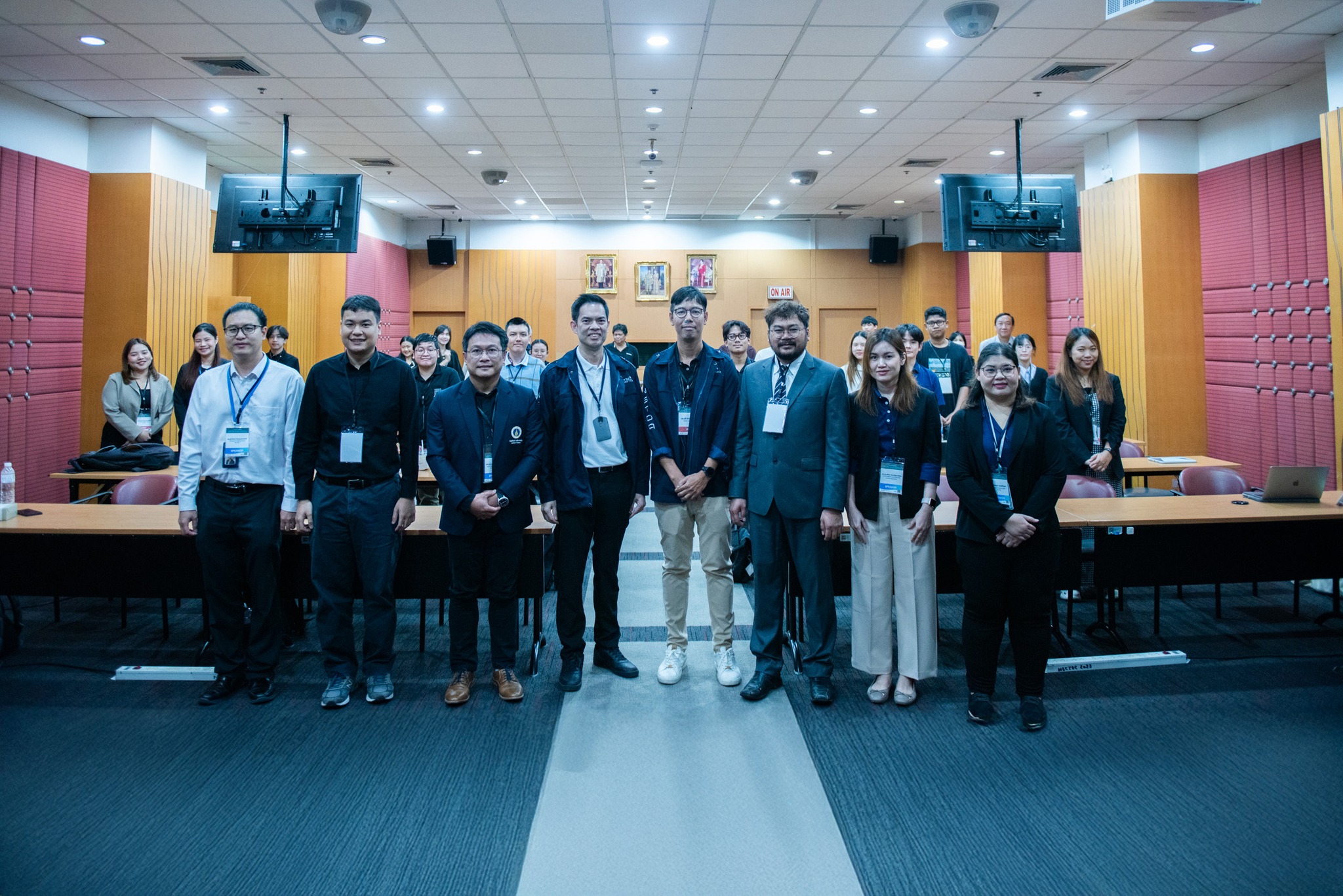 You are currently viewing ศูนย์เทคโนโลยีอิเล็กทรอนิกส์และคอมพิวเตอร์แห่งชาติ (เนคเทค) ร่วมกับ ศูนย์ความเป็นเลิศด้านฟิสิกส์ โดย ศูนย์รวมผู้เชี่ยวชาญด้านเครื่องเร่งอนุภาค จัดการอบรมเชิงปฏิบัติการ “Exploring Terahertz Materials, Devices, and Potential Applications”