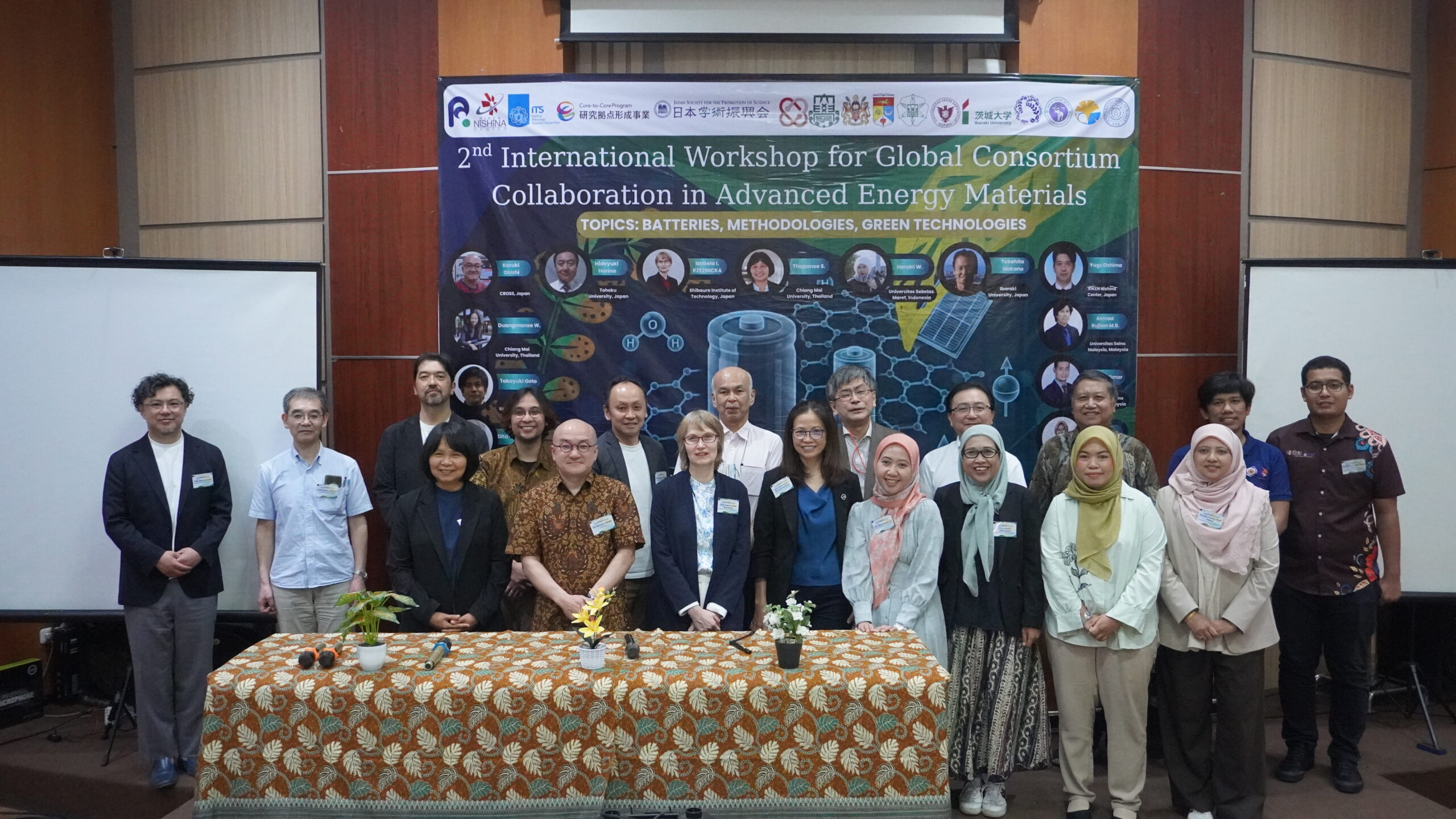 You are currently viewing ศูนย์ความเป็นเลิศด้านฟิสิกส์ ร่วมประชุมวิชาการนานาชาติด้านวัสดุพลังงานชั้นสูง ณ ประเทศอินโดนีเซีย